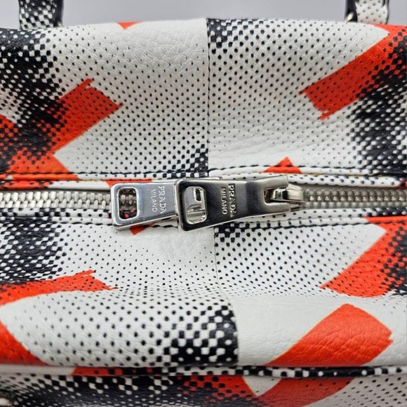 Prada Vitello Daino Eye Inside 2 Way Medium Bag - Picture 2 of 12